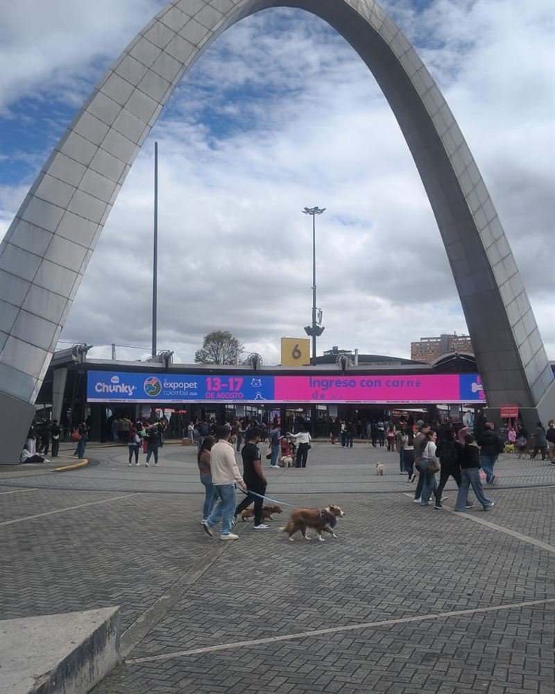 Entrada del recinto ferial en Bogotá el día de Expopet 2026